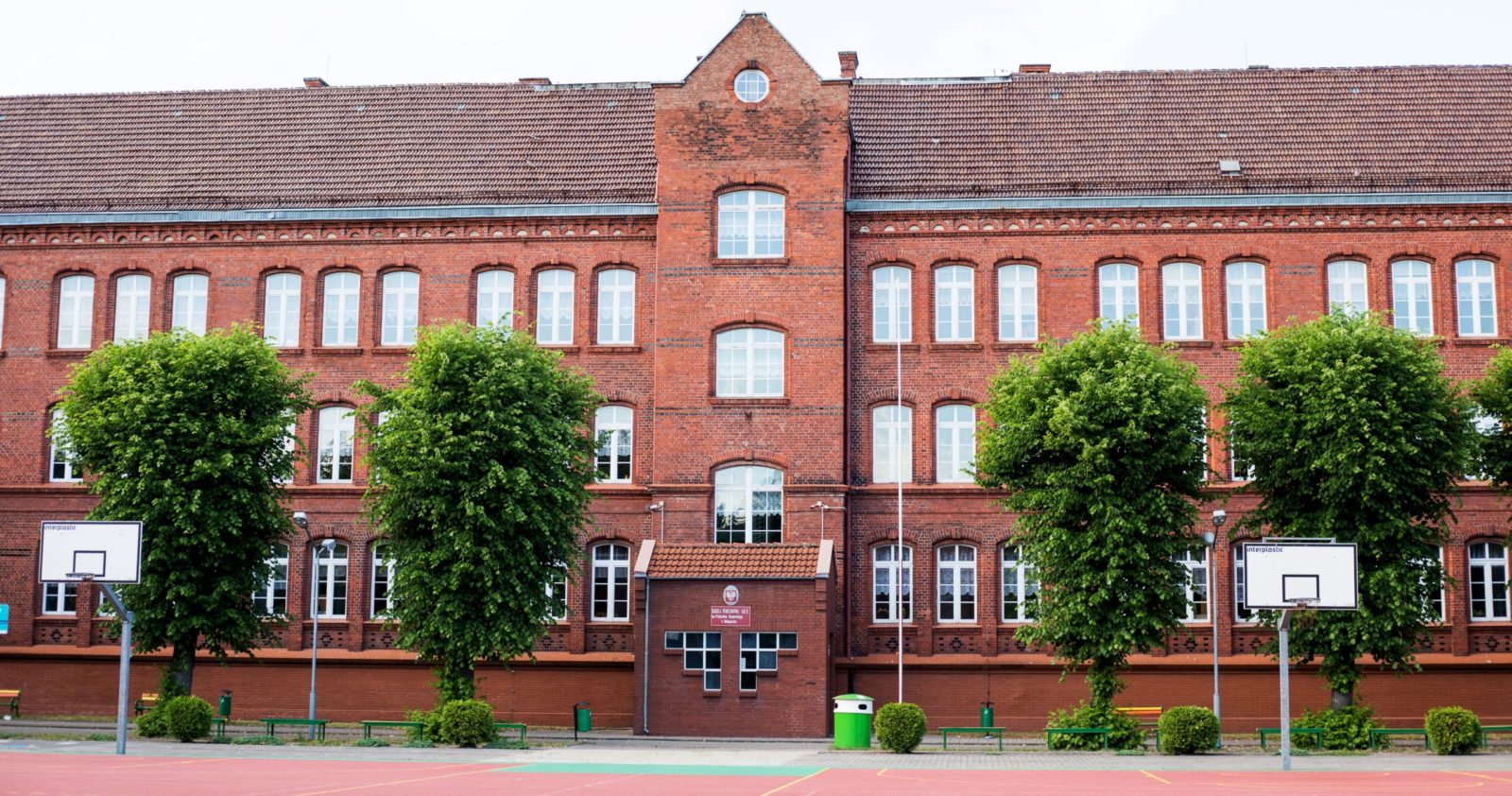 Zdjęcie budynku Szkoły Podstawowej nr 5 im. Władysława Broniewskiego w Białogardzie